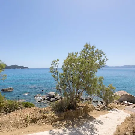 Azzure Vista Seafront Villa *