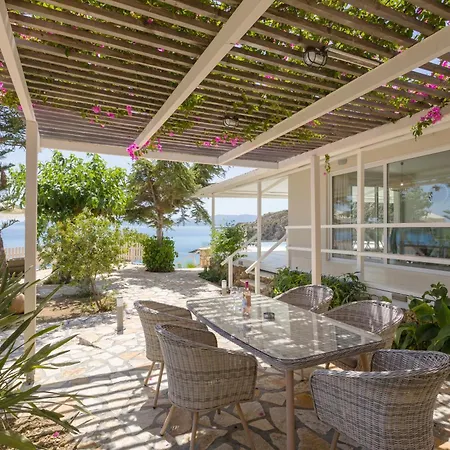 Azzure Vista Seafront Villa *