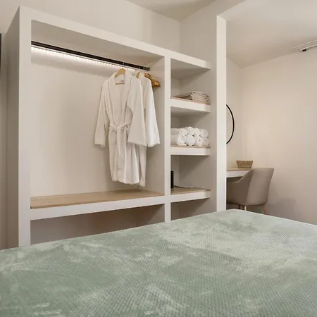 Azzure Vista Seafront Villa *