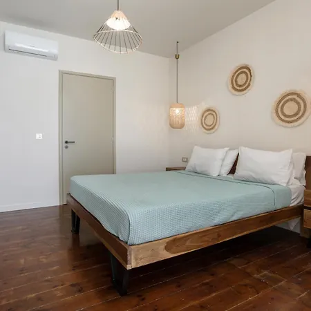 Azzure Vista Seafront Villa