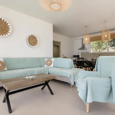 Azzure Vista Seafront Villa Vasilikí