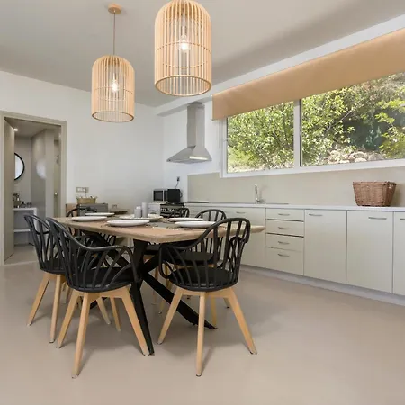 Azzure Vista Seafront Villa Vasilikí