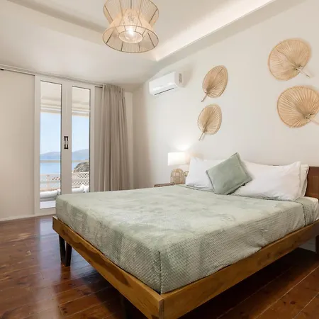 Azzure Vista Seafront Villa Villa *