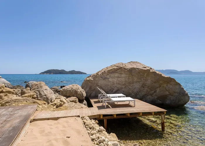 Azzure Vista Seafront Villa *