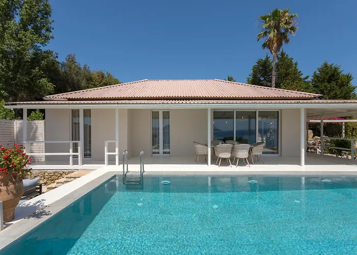 Azzure Vista Seafront Villa *