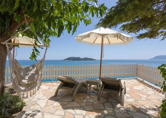 Azzure Vista Seafront Villa *