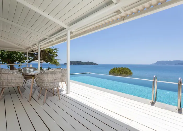 Azzure Vista Seafront Villa *