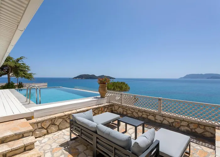 Azzure Vista Seafront Villa *