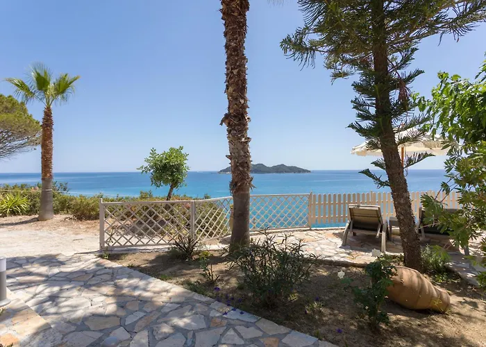Azzure Vista Seafront *